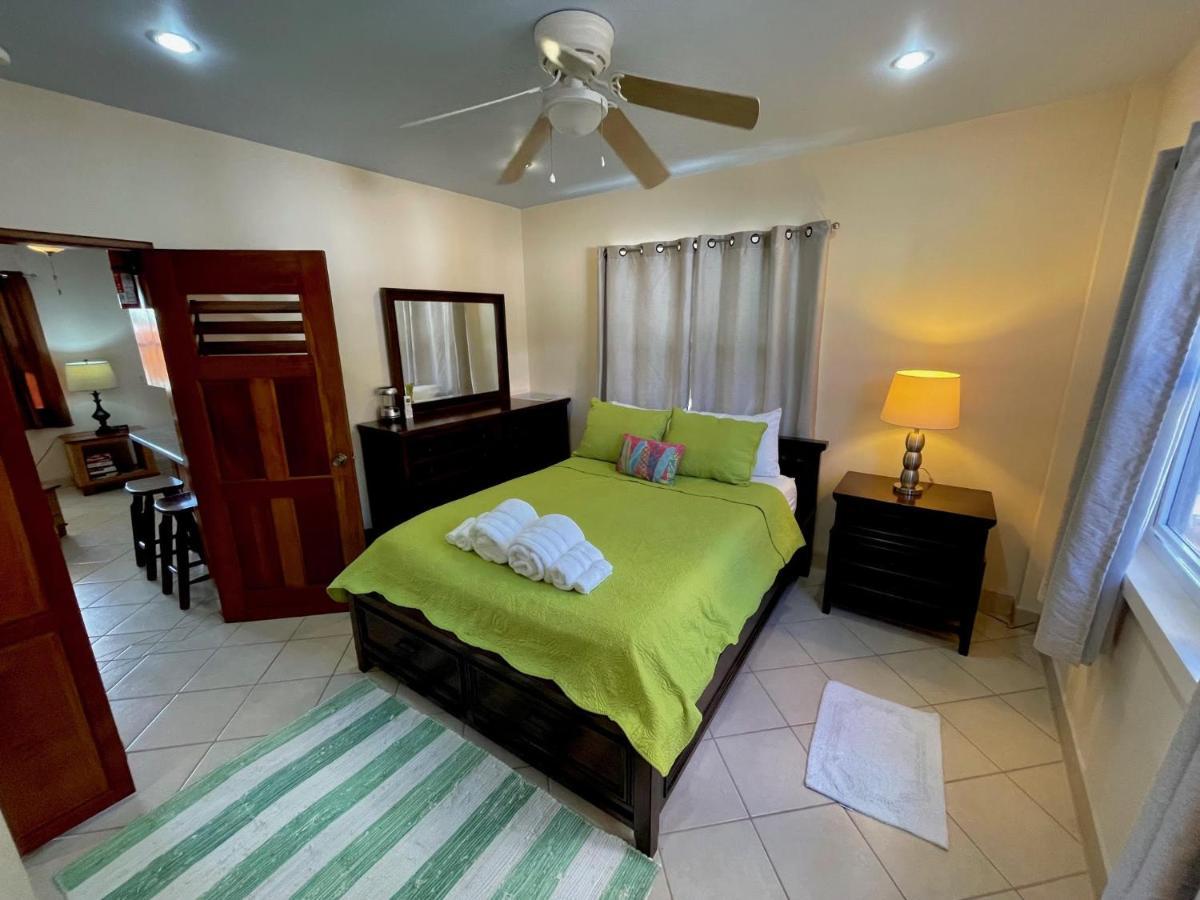 Pura Vida Inn Caye Caulker Exterior photo